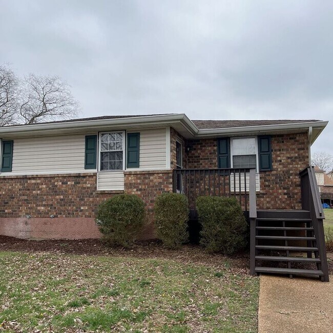 Building Photo - 1116 N Graycroft Ave