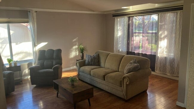 Foto del edificio - 503 Hillcrest Ave