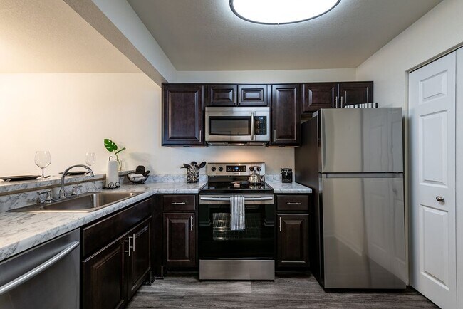 Building Photo - 2083 Shadow Ferry Dr