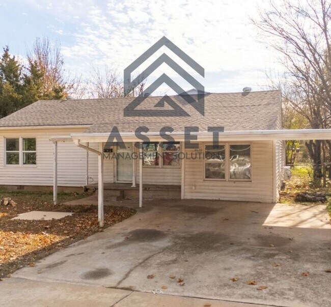 Building Photo - Section 8 approved home!