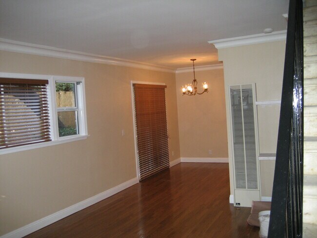 Building Photo - 16144 W Sunset Blvd