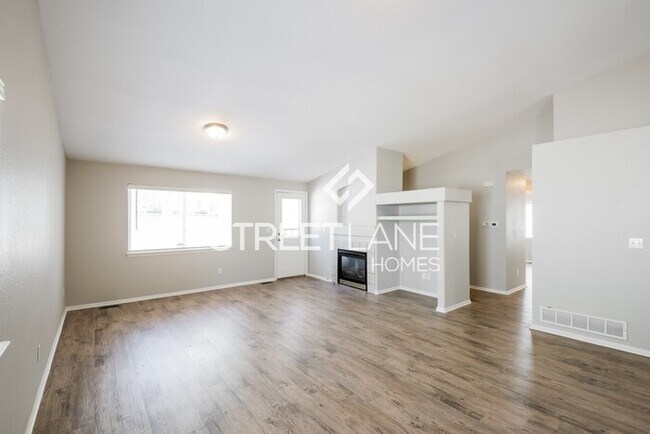 Building Photo - REDUCED!