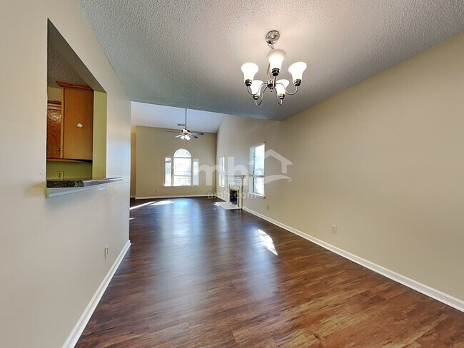 Building Photo - 12715 Diamond Drive