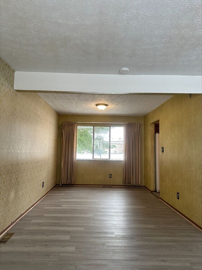 Foto del edificio - 4 Bed 2 Bath Home in Columbus!