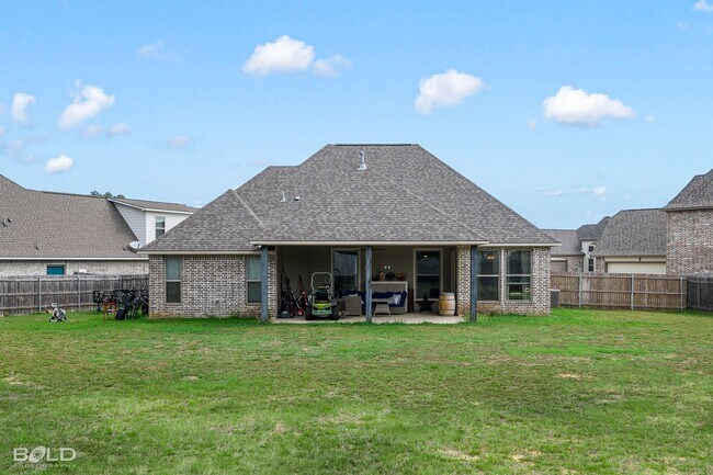 Building Photo - 4 BEDROOM 3 BATH DOGWOOD