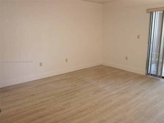 Foto del edificio - 8800 SW 123rd Ct