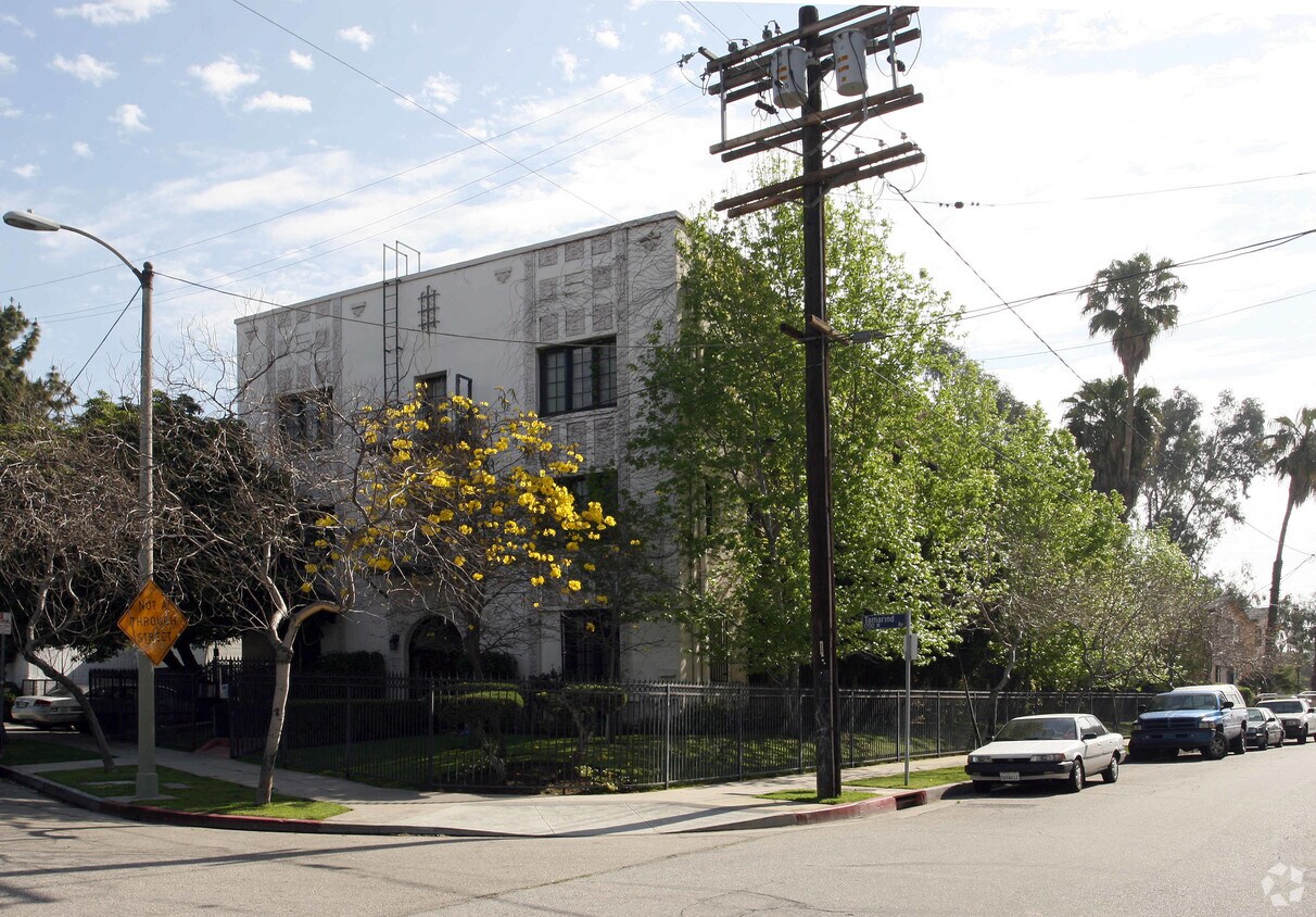 Building Photo - 1756 Tamarind Ave
