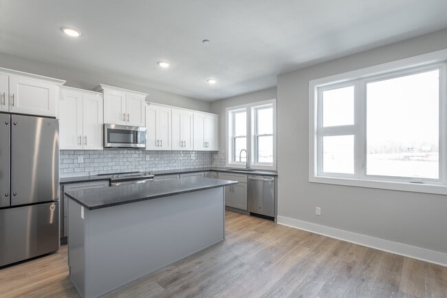 Building Photo - 7175 Garden Grove Way