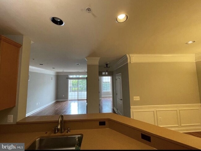 Building Photo - 5801 Clipper Ln