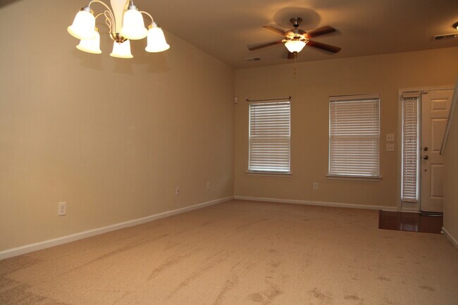 Building Photo - 5723 Bent Creek Cir
