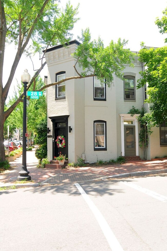 Photo - Georgetown Townhouse (Close to the West End and Dupont)