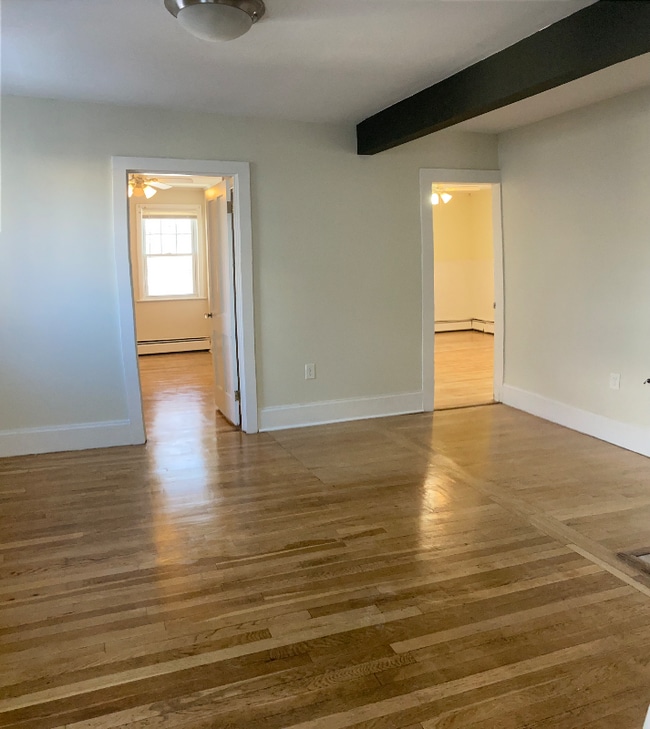 Building Photo - 28 1/2 grove