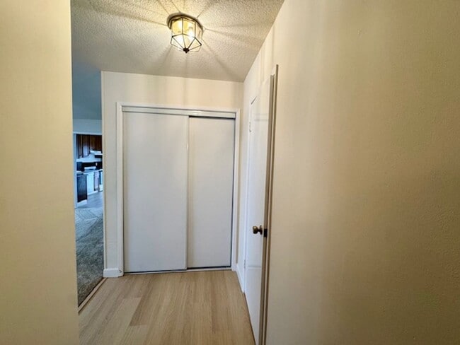 Building Photo - Upper level 2 bedroom 2 bath condo, laundry in unit!