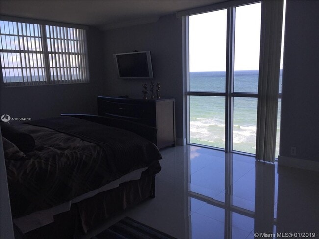 Building Photo - 3901 S Ocean Dr