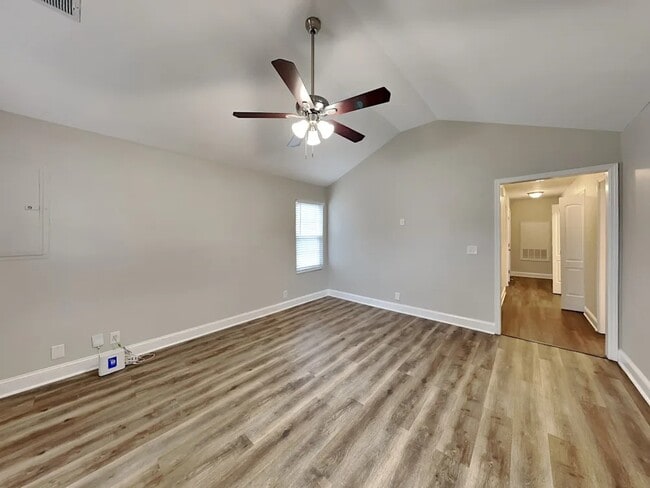 Building Photo - 915 Red Feather Trail