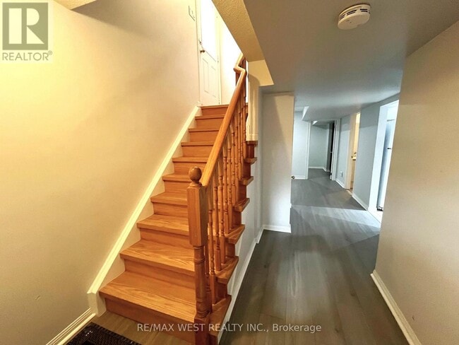 Building Photo - 53 Longueuil Pl