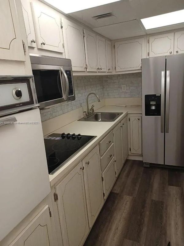 Foto principal - 1000 West Ave