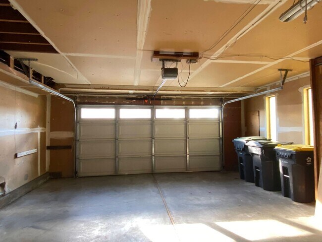 Foto del edificio - Beautiful Three Bed, Two and a Half Bath H...