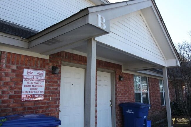 Building Photo - Now Leasing – 401 W Ave E, Unit B