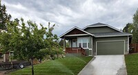 Primary Photo - 3 Bedroom / 2 Bathroom House in Prineville...