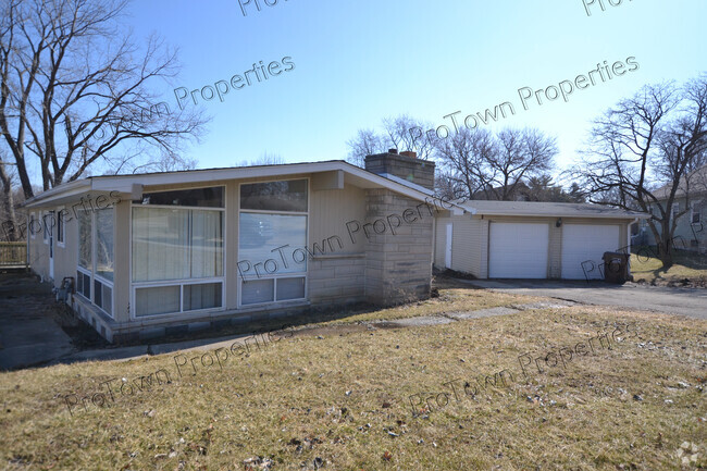 Building Photo - 217 Old Elm Rd