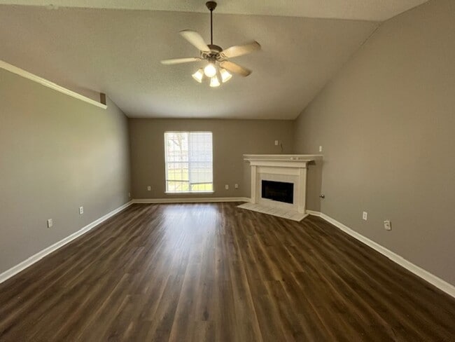 Building Photo - Renovated 3 Bedroom 2 Bath Home for Rent!!