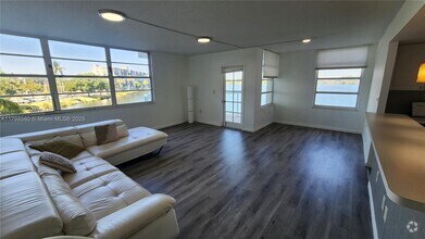 Building Photo - 1301 NE Miami Gardens Dr