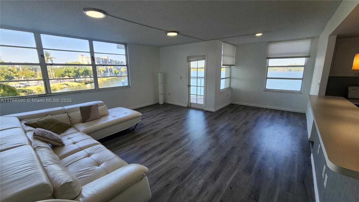 Primary Photo - 1301 NE Miami Gardens Dr