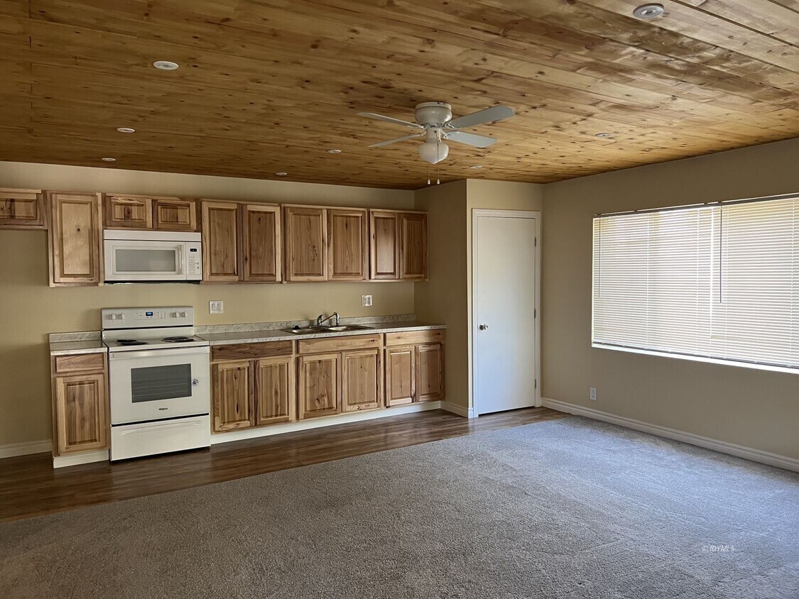 Foto principal - Walk to town 1 Bedroom Apartment