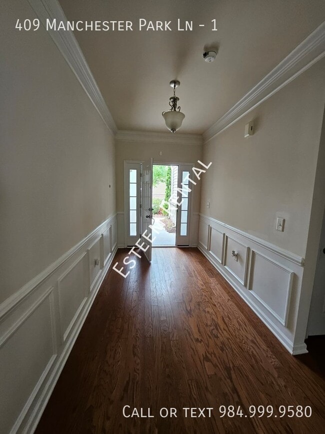 Building Photo - 409 Manchester Park Ln