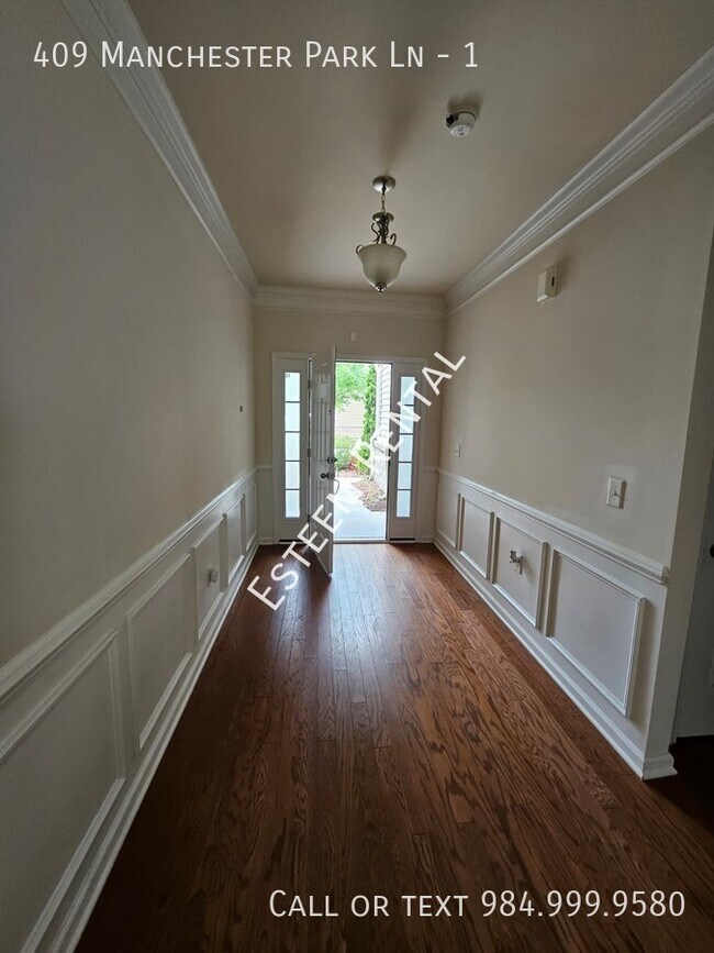 Foto del edificio - 409 Manchester Park Ln