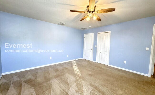 Building Photo - 4 Bed, 2.5 Bath Home with Garage / Pet-Friendly / Vouchers Accepted / Available Now!