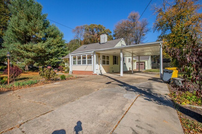 Building Photo - Beautiful 4 BR/3 BA Single-Family Home in ...