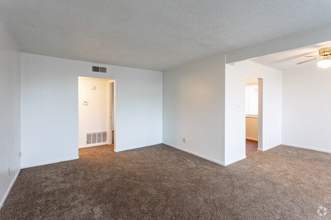 1BR, 1BA - 840 SF - Blue Ridge Place