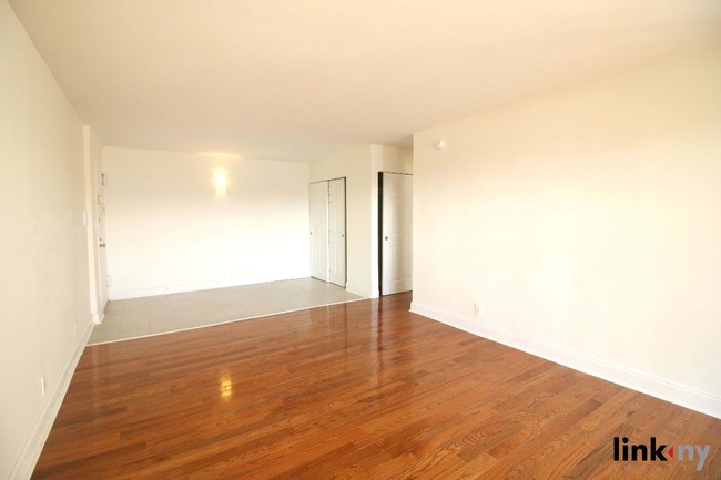 Building Photo - 33 N 3rd Ave