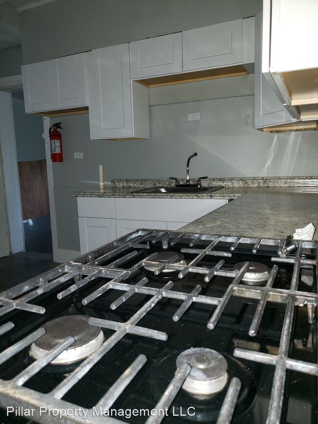 Building Photo - 3 br, 1 bath House - 618 Stuyvesant Avenue