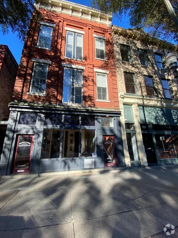 Building Photo - 204 W Broad St
