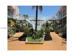 Building Photo - 6881 Bay Dr