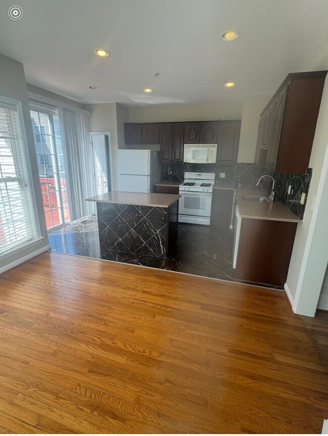 Foto del edificio - 11500 Sutherland Hill Way