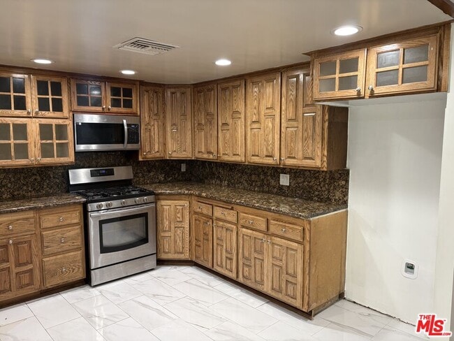 Foto del edificio - 20424 Marilla St