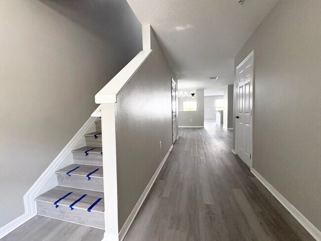 Foto del edificio - Huge 3BR Winter Springs Townhouse ~ Gated Community ~ Pool ~ Great Schools!