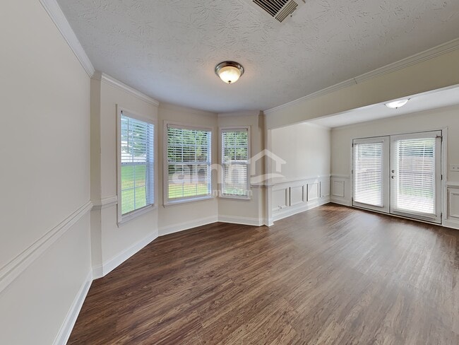 Building Photo - 5959 River Oaks Dr