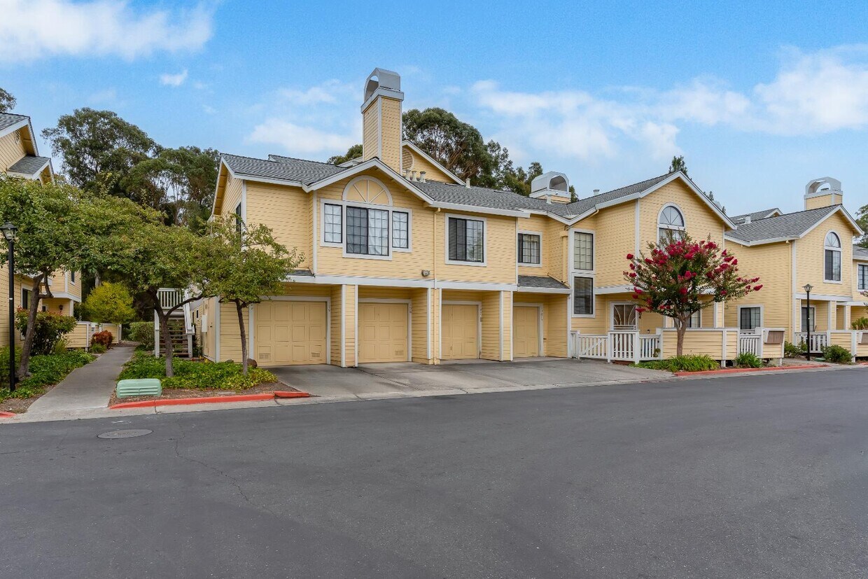 Primary Photo - 1202 Devonwood
