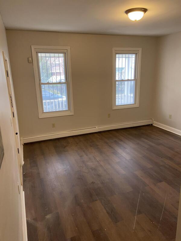Primary Photo - 168 Taylor St