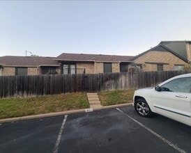 Building Photo - 1015 E Yager Ln