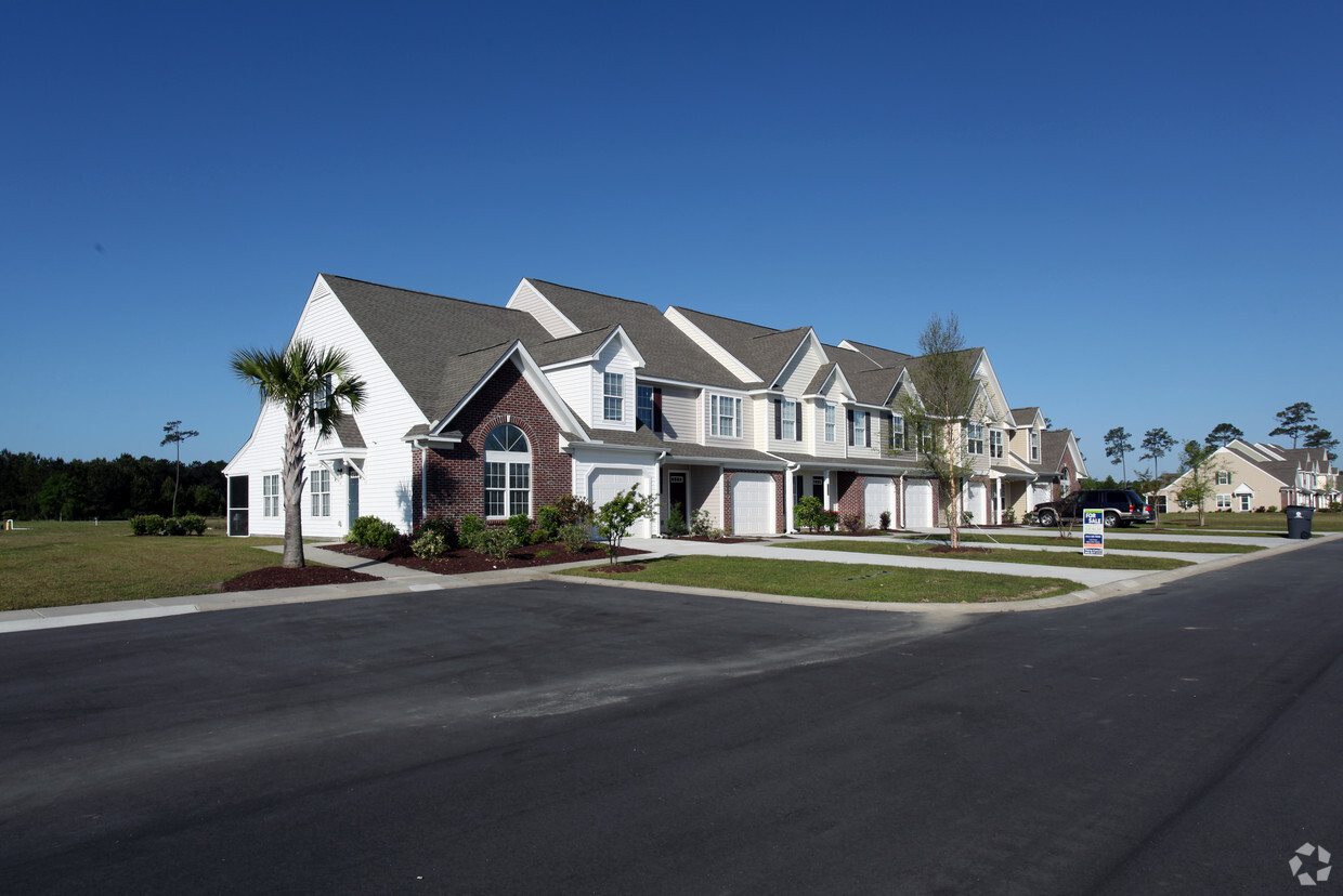 Foto principal - 2101-2111 Cass Lake Dr