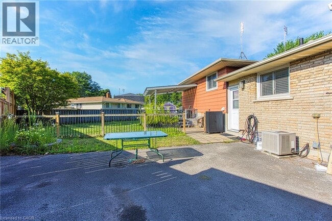 Building Photo - 4453 Meadowvale Dr
