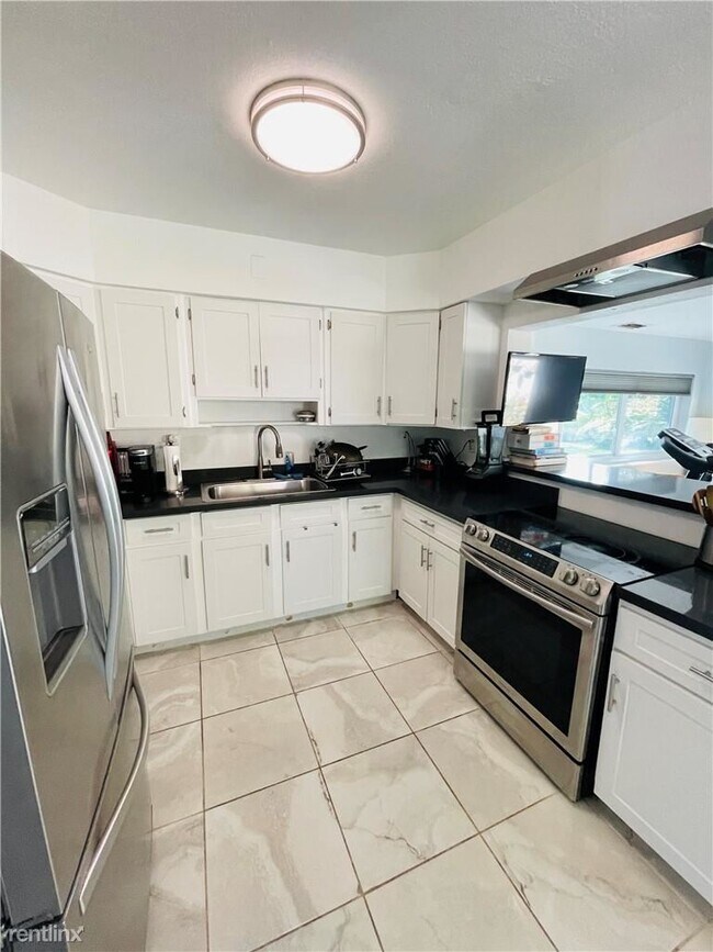 Building Photo - 3 br, 2 bath House - 1427 NW 7th Ter