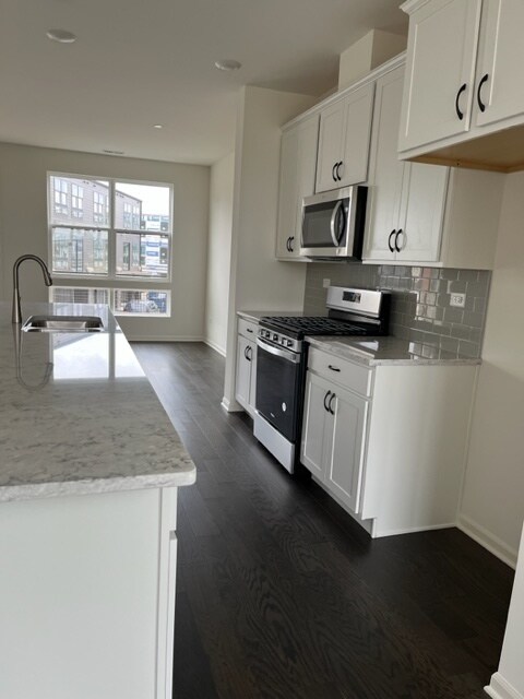 Building Photo - 2211 Parkside Dr