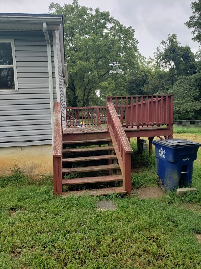 Building Photo - 4509 Lansing Dr